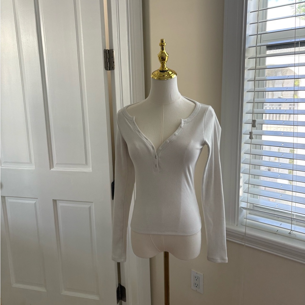 Hollister White Long Sleeve Women's Tee